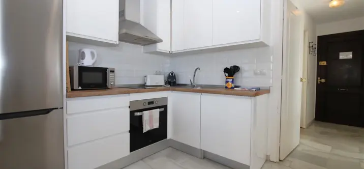 Short-term rent of middle floor apartment in Estepona 3