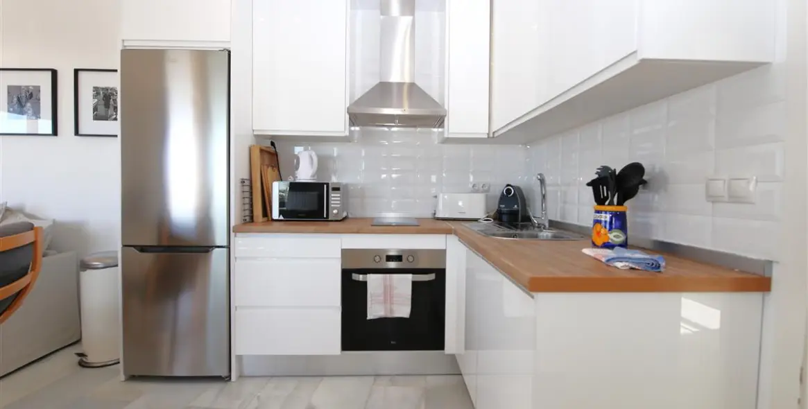 Short-term rent of middle floor apartment in Estepona 5