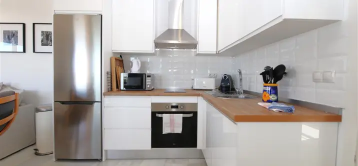 Short-term rent of middle floor apartment in Estepona 4