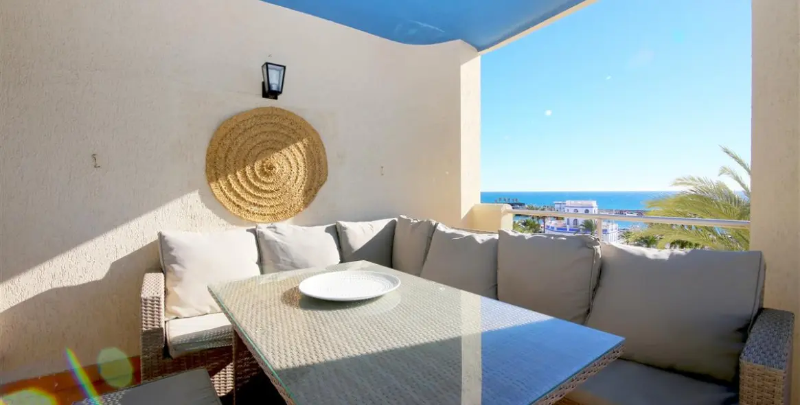 Short-term rent of middle floor apartment in Estepona 7