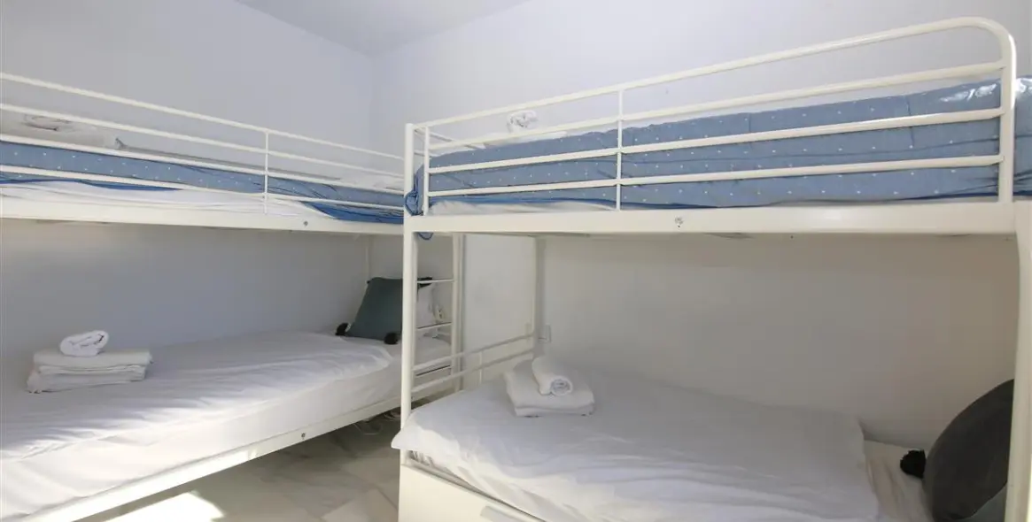 Short-term rent of middle floor apartment in Estepona 12