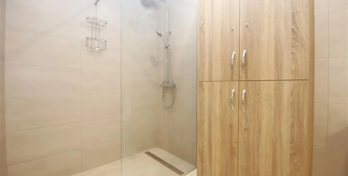 Short-term rent of middle floor apartment in Estepona 15