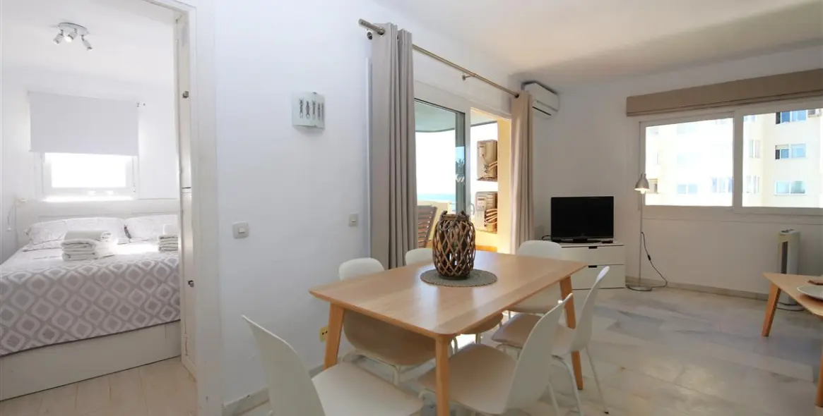 Short-term rent of middle floor apartment in Estepona 17