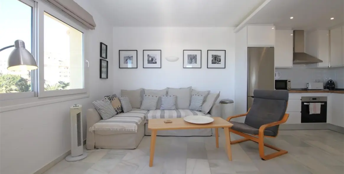 Short-term rent of middle floor apartment in Estepona 18