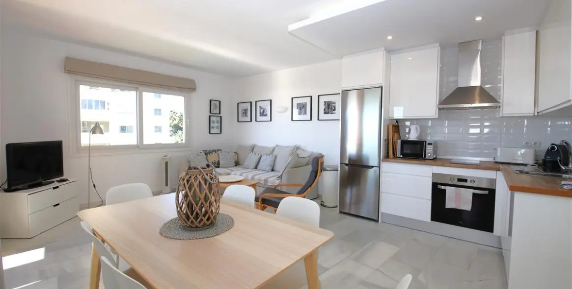 Short-term rent of middle floor apartment in Estepona 19