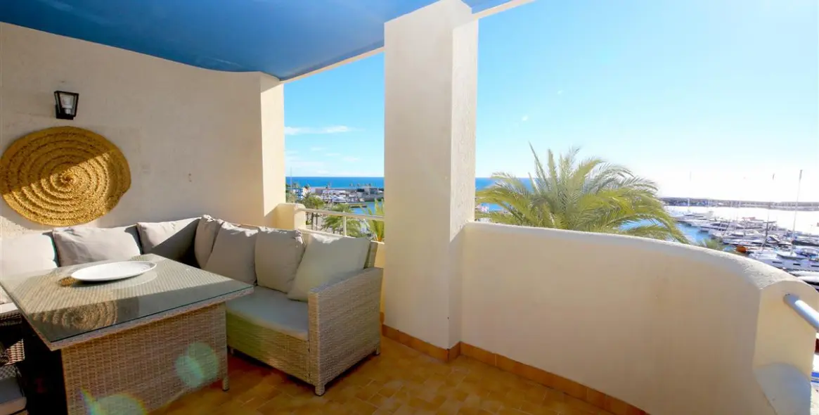Short-term rent of middle floor apartment in Estepona 21