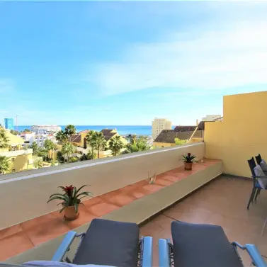 Краткосрочная аренда апартаментов на среднем этаже в Estepona