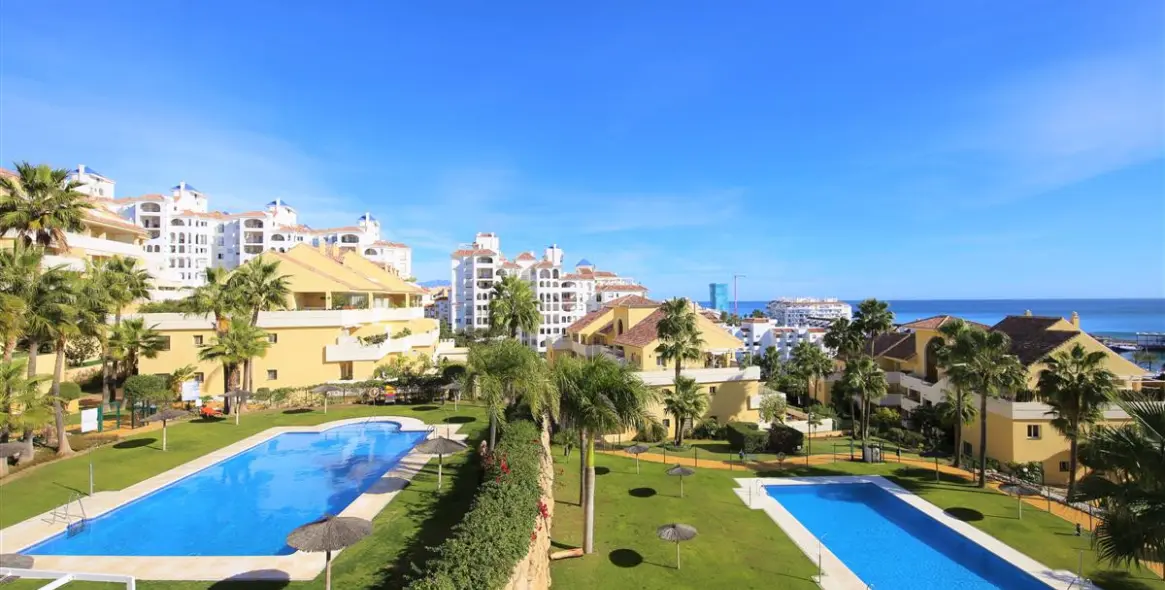 Краткосрочная аренда апартаментов на среднем этаже в Estepona 2