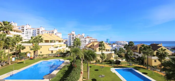 Краткосрочная аренда апартаментов на среднем этаже в Estepona 1