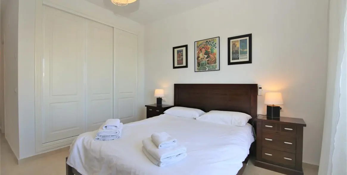 Краткосрочная аренда апартаментов на среднем этаже в Estepona 4