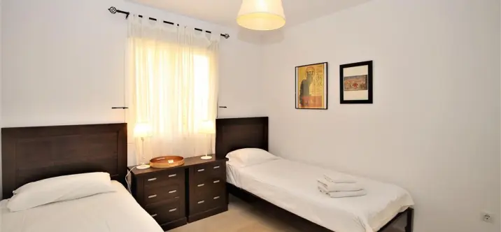 Краткосрочная аренда апартаментов на среднем этаже в Estepona 4