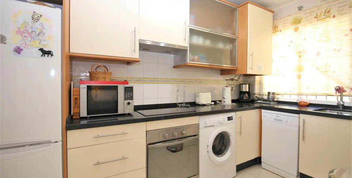 Краткосрочная аренда апартаментов на среднем этаже в Estepona 6