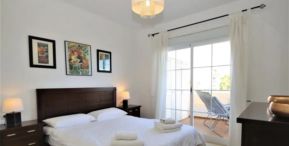 Краткосрочная аренда апартаментов на среднем этаже в Estepona 11