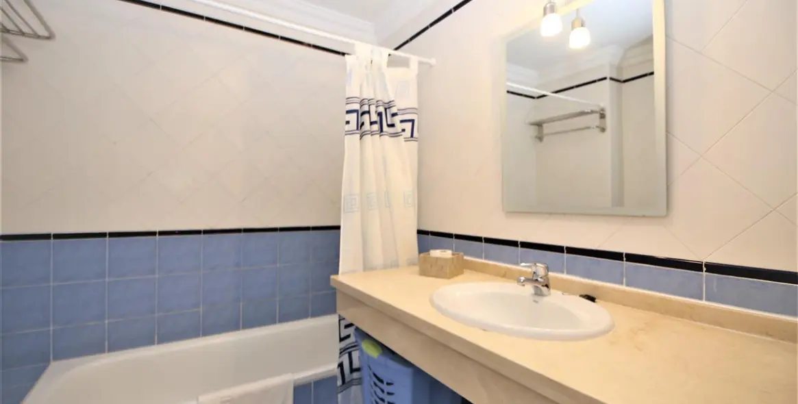 Краткосрочная аренда апартаментов на среднем этаже в Estepona 12