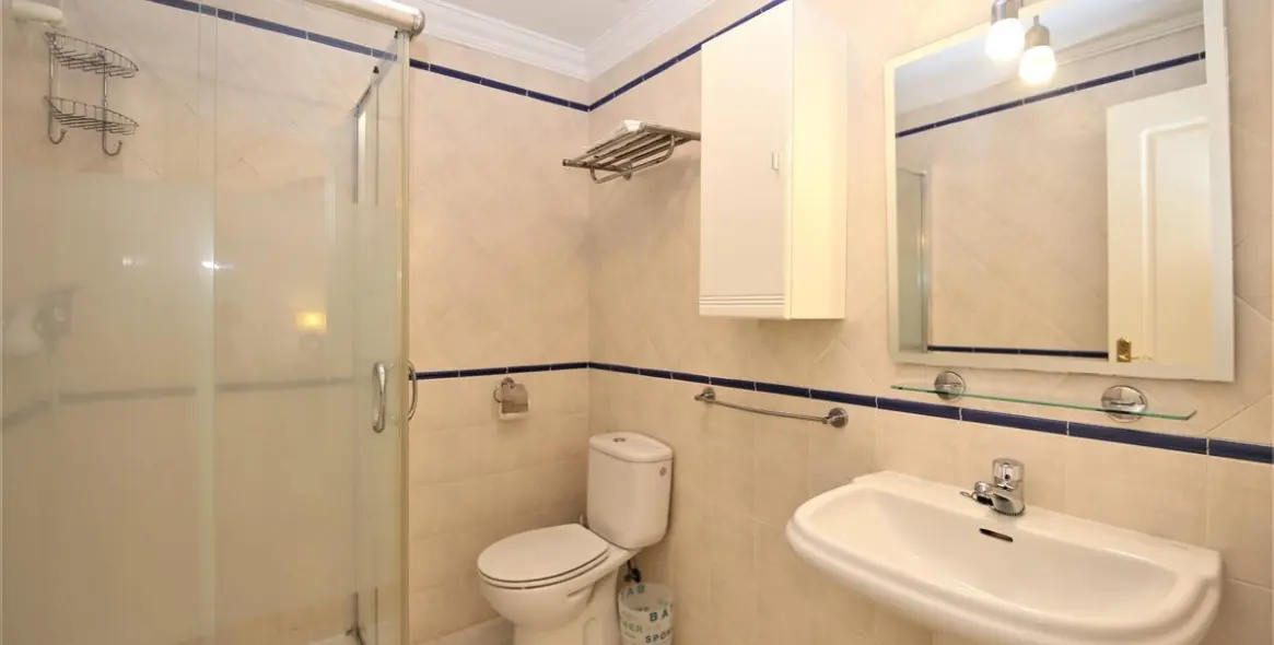 Краткосрочная аренда апартаментов на среднем этаже в Estepona 14