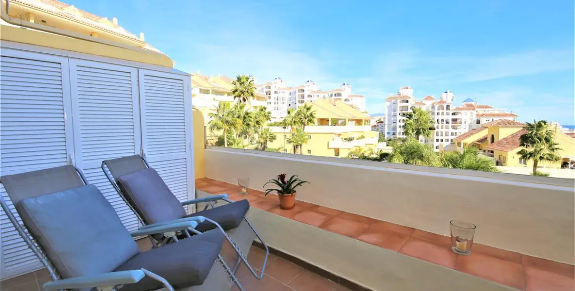 Краткосрочная аренда апартаментов на среднем этаже в Estepona 16