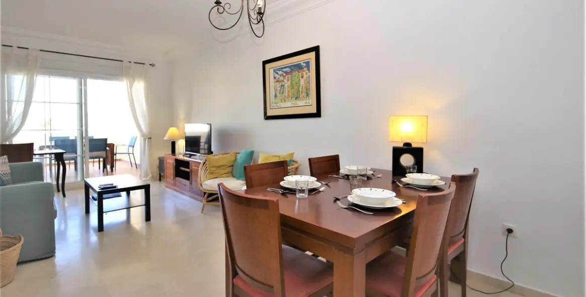 Краткосрочная аренда апартаментов на среднем этаже в Estepona 18