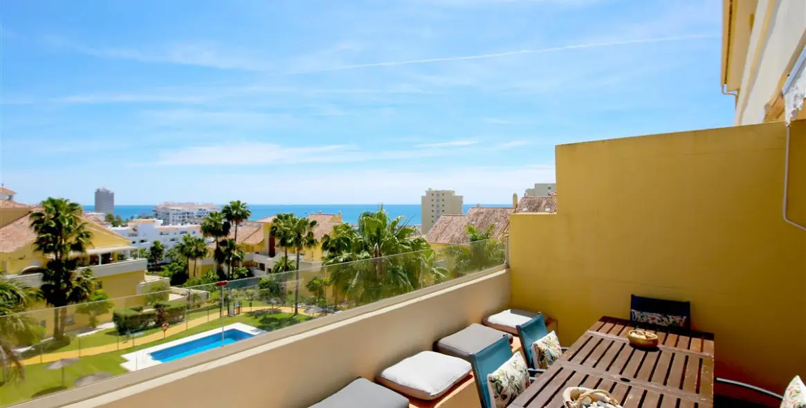 Alquiler a corto plazo de apartamento en planta media en Estepona 1