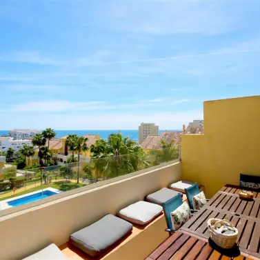 Краткосрочная аренда апартаментов на среднем этаже в Estepona