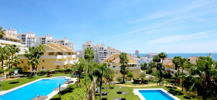Краткосрочная аренда апартаментов на среднем этаже в Estepona 1
