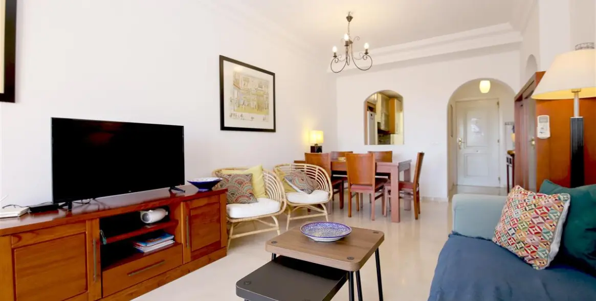 Alquiler a corto plazo de apartamento en planta media en Estepona 3