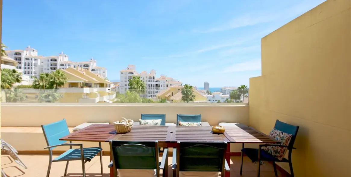 Alquiler a corto plazo de apartamento en planta media en Estepona 8