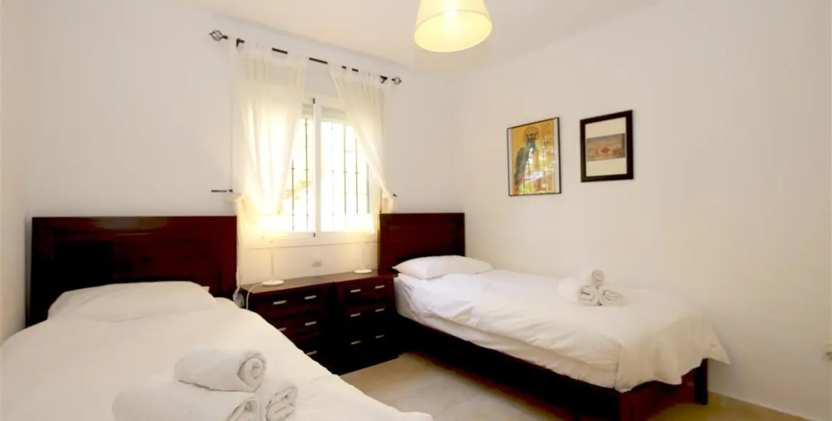 Alquiler a corto plazo de apartamento en planta media en Estepona 14
