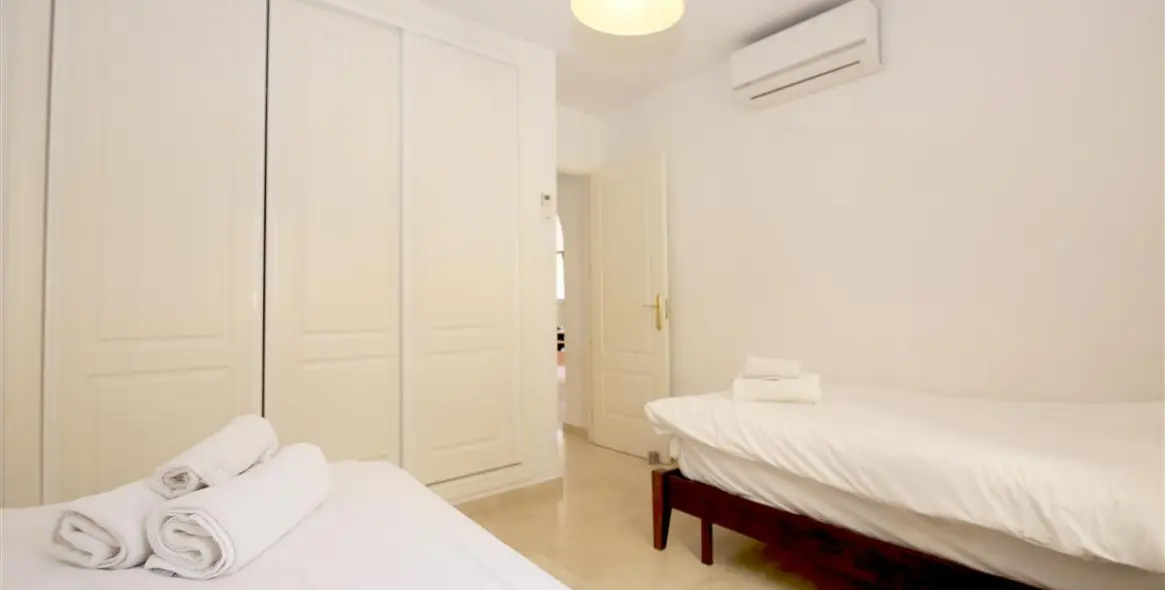 Alquiler a corto plazo de apartamento en planta media en Estepona 15