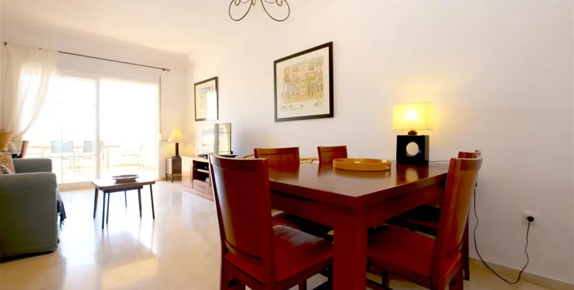Alquiler a corto plazo de apartamento en planta media en Estepona 17