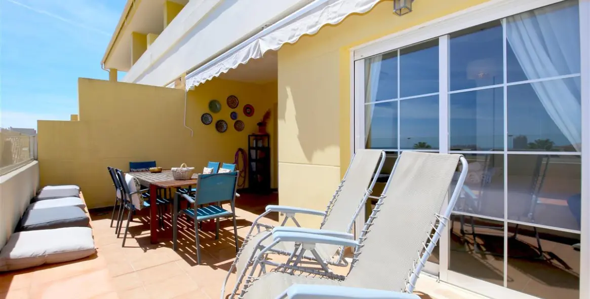 Alquiler a corto plazo de apartamento en planta media en Estepona 19