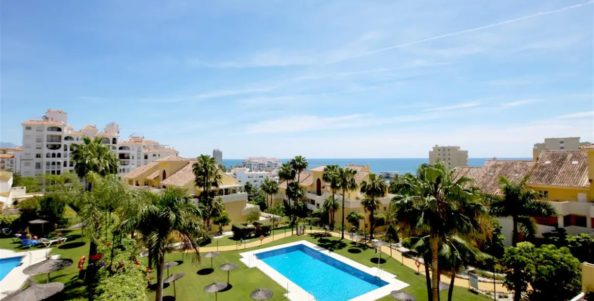 Alquiler a corto plazo de apartamento en planta media en Estepona 21