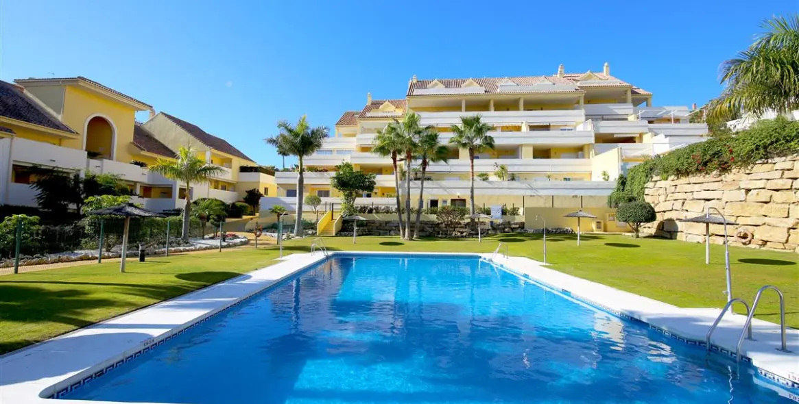 Alquiler a corto plazo de apartamento en planta media en Estepona 22