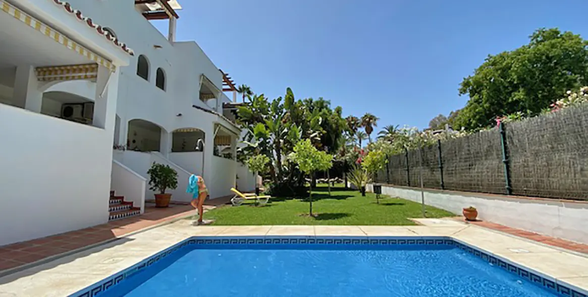 Short-term rent of middle floor apartment in Elviria 2