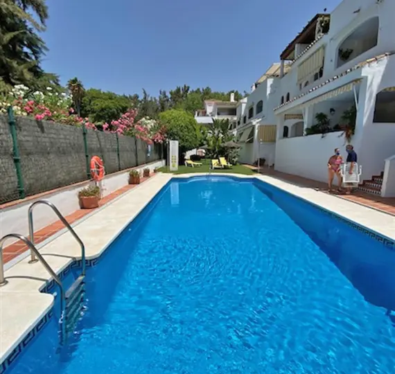 Short-term rent of middle floor apartment in Elviria