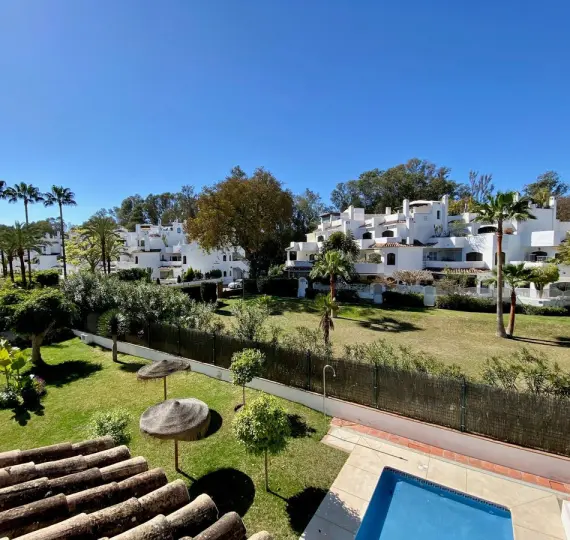 Short-term rent of middle floor apartment in Elviria