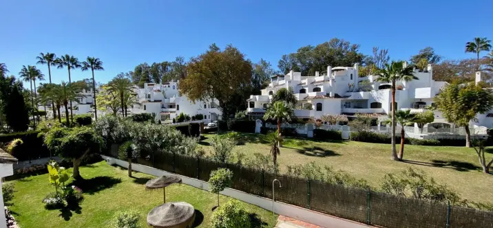 Short-term rent of middle floor apartment in Elviria 4