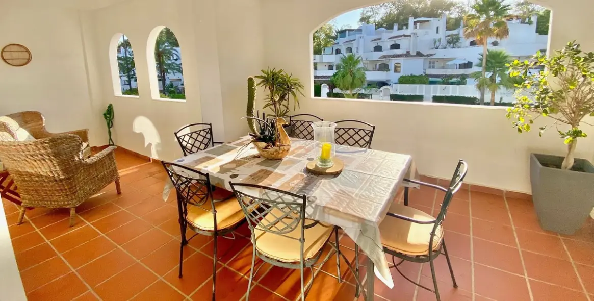 Short-term rent of middle floor apartment in Elviria 12