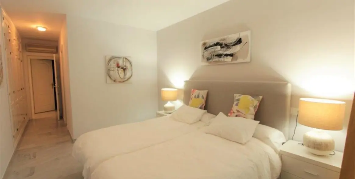 Short-term rent of middle floor apartment in Elviria 13