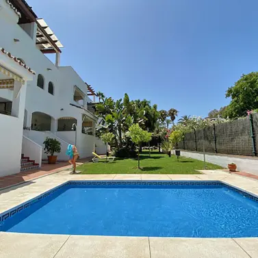 Short-term rent of middle floor apartment in Elviria