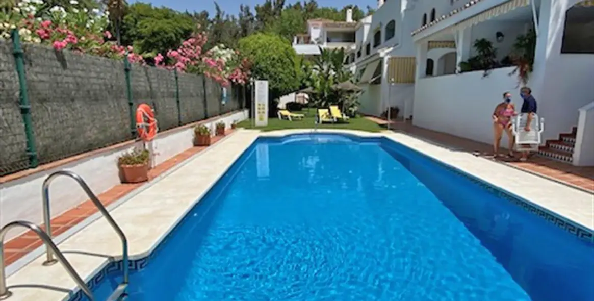 Краткосрочная аренда апартаментов на среднем этаже в Elviria 3