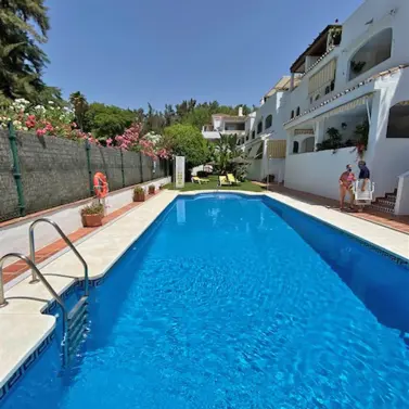 Short-term rent of middle floor apartment in Elviria