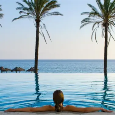 Short-term rent of middle floor apartment in Elviria