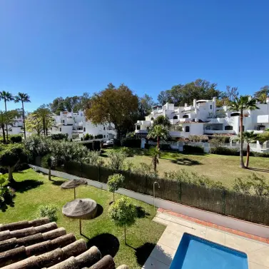 Short-term rent of middle floor apartment in Elviria