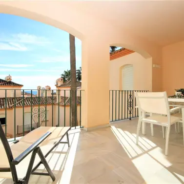 Short-term rent of middle floor apartment in Estepona