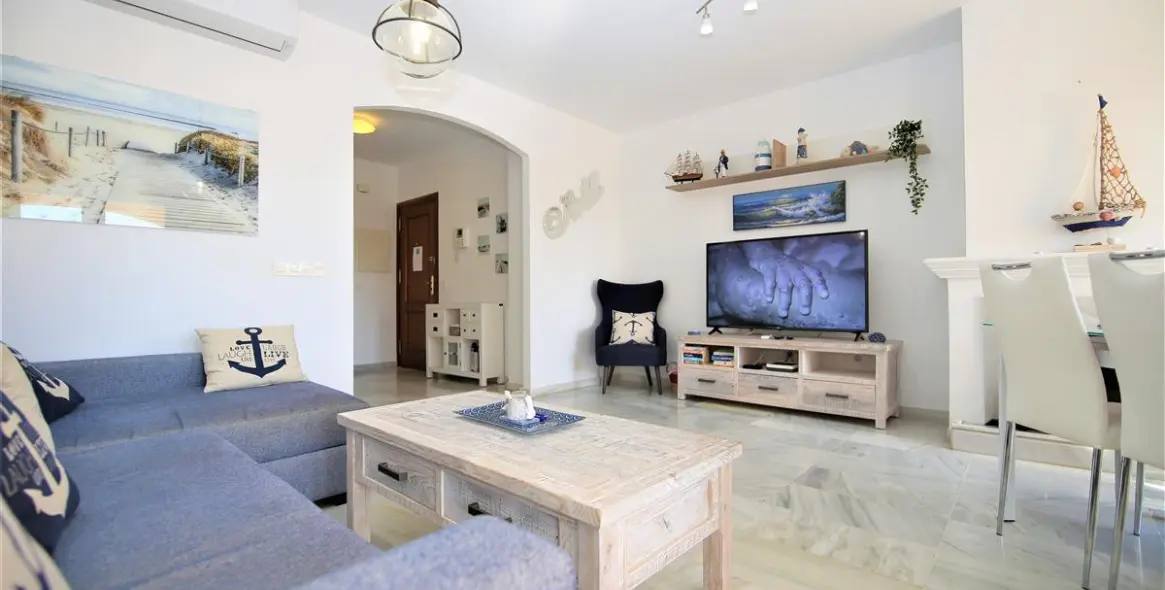 Short-term rent of middle floor apartment in Estepona 2