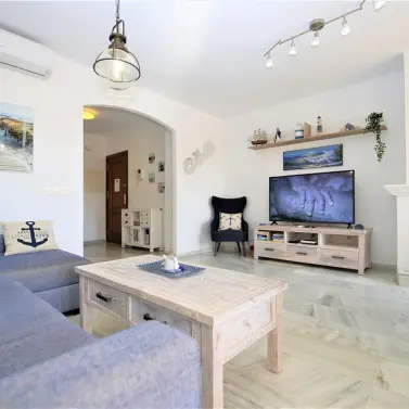 Short-term rent of middle floor apartment in Estepona