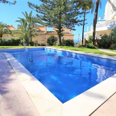 Short-term rent of middle floor apartment in Estepona