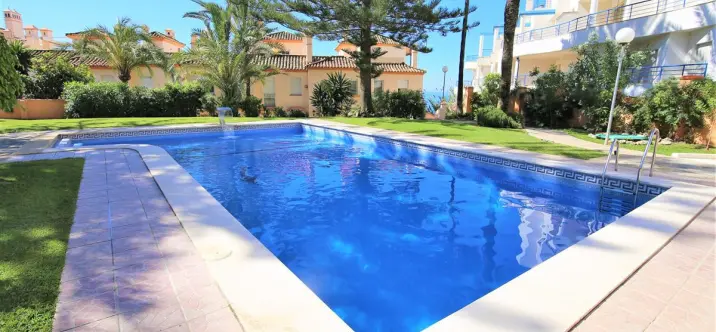 Short-term rent of middle floor apartment in Estepona 2