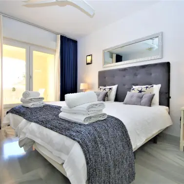 Short-term rent of middle floor apartment in Estepona