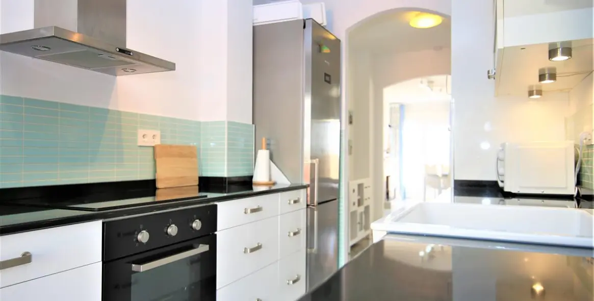 Short-term rent of middle floor apartment in Estepona 5